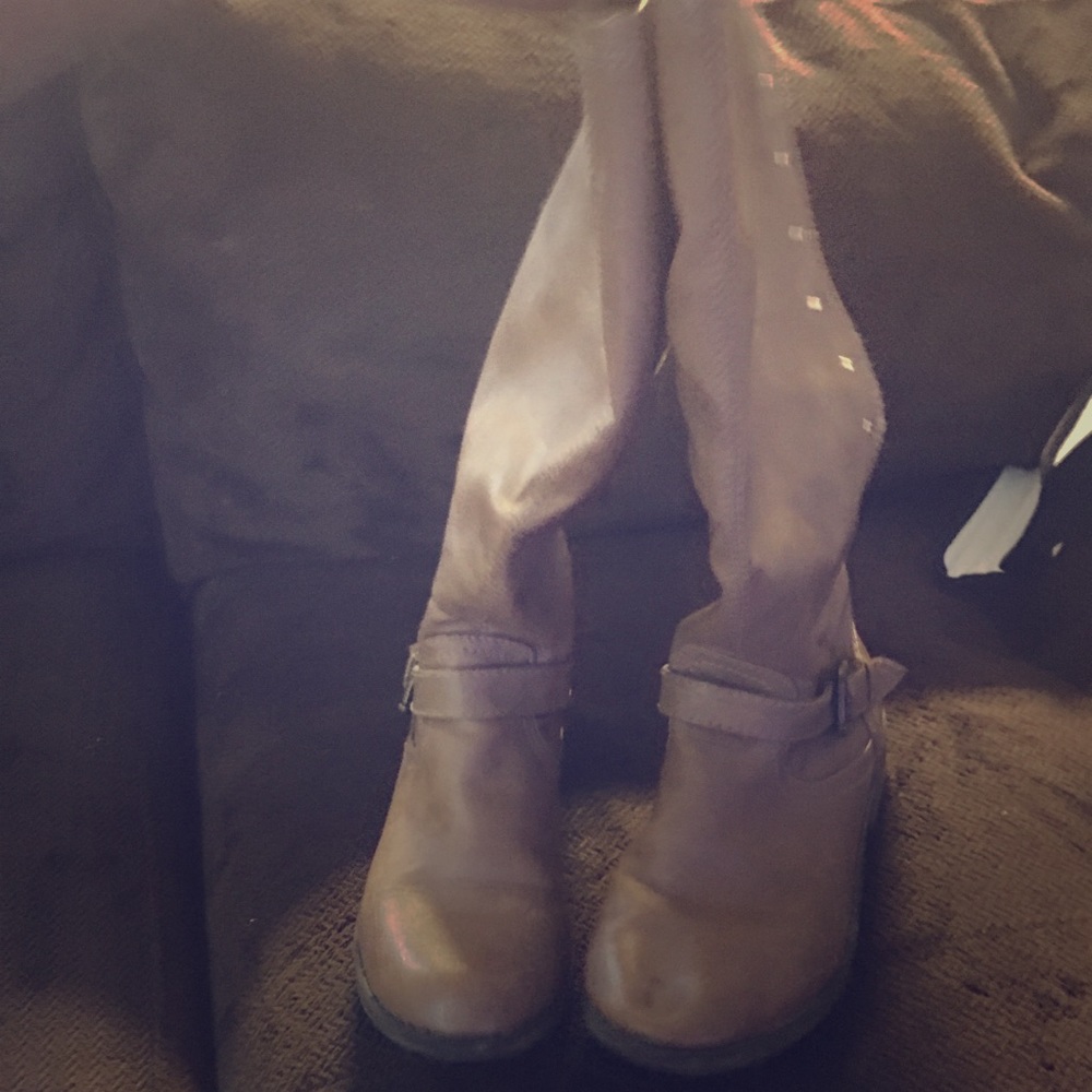 Brown boots with gold buttons ,gold and red zipper